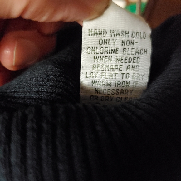 Large Orvis fitted turtleneck sweater - Picture 3 of 3